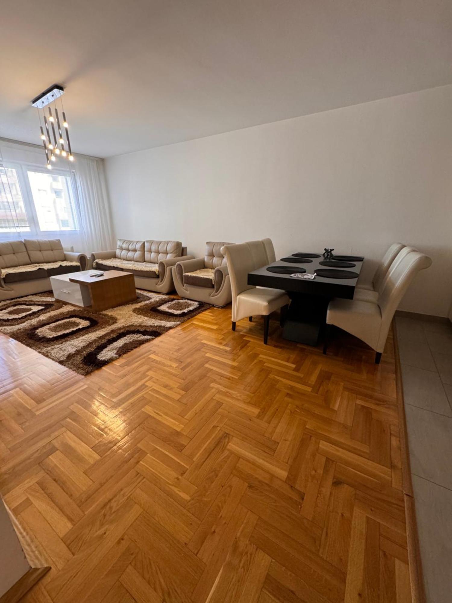 Big Spacious Apartment In Pej Center With Wi-Fi Peje Buitenkant foto