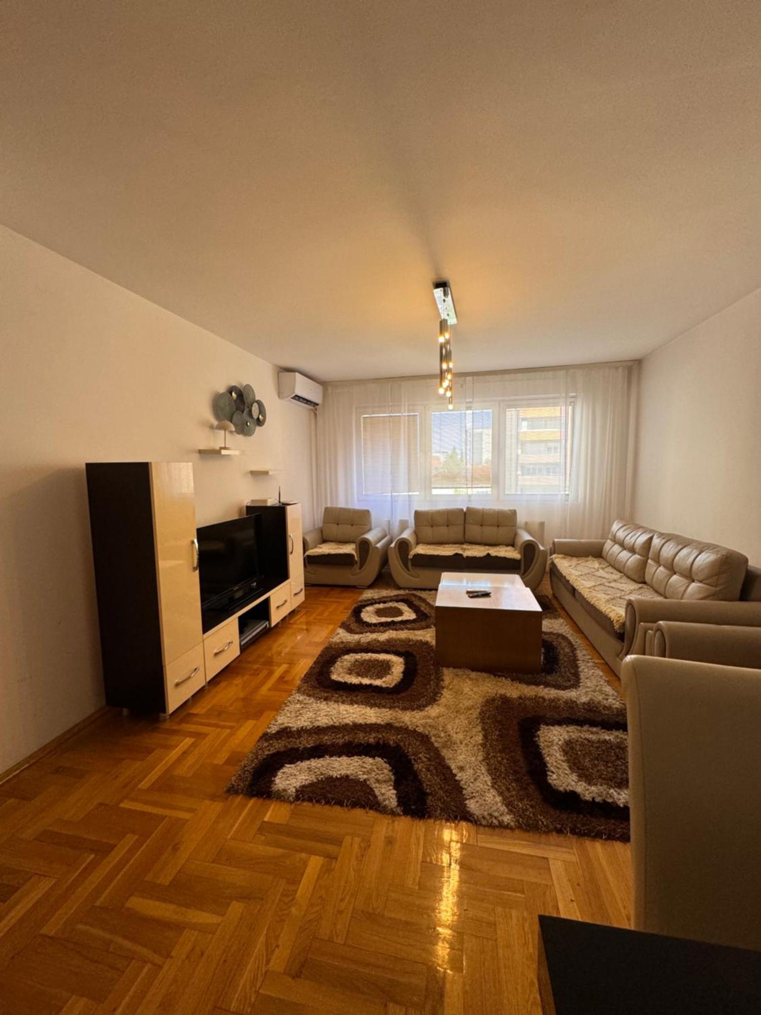 Big Spacious Apartment In Pej Center With Wi-Fi Peje Buitenkant foto